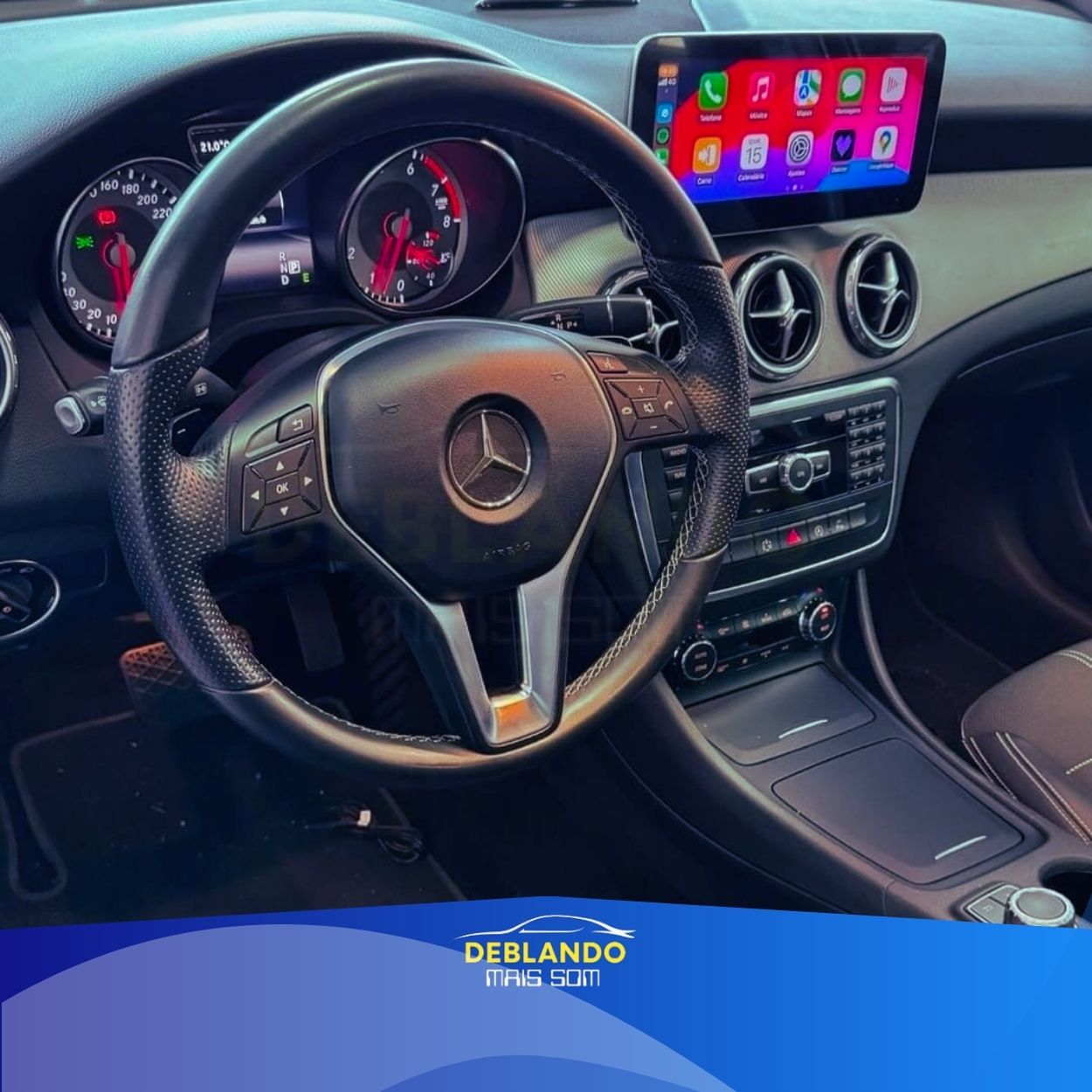 Imagem de carro fiat uno com tela multimídia