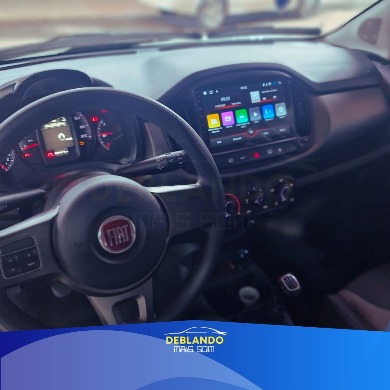 Imagem de carro com tela multimídia